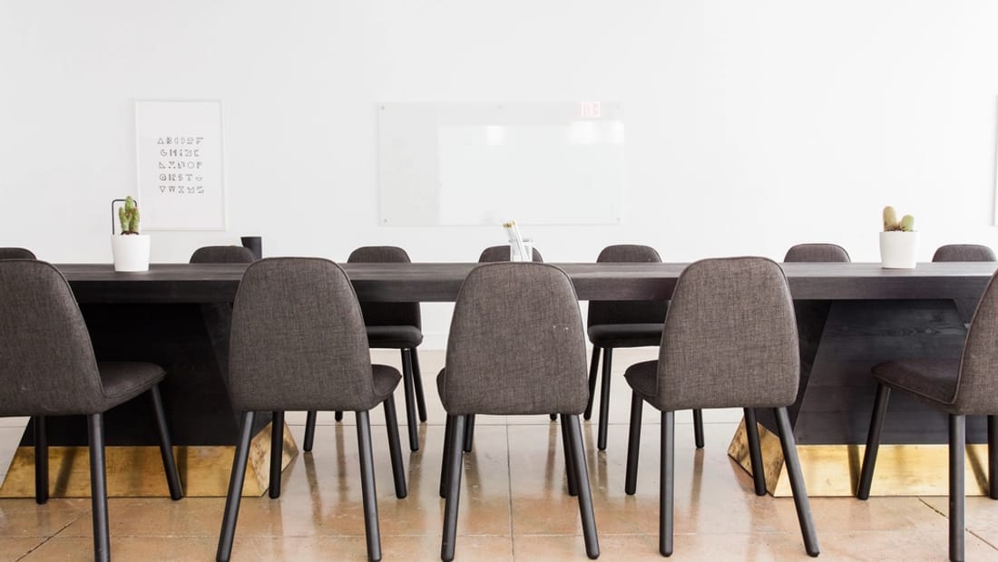 Bestuhlter Saal (Illustrationsbild)